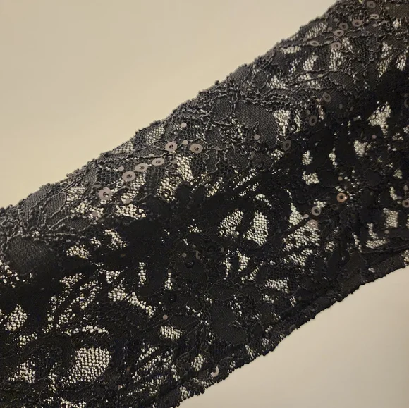 Black lace dress... with a little sparkle - Picture 6 of 9